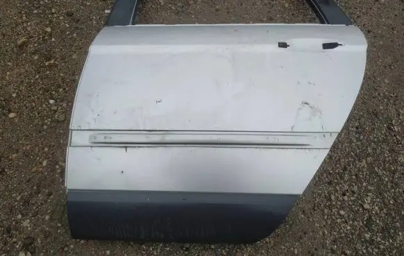 Chrysler Pacifica Rear door pilkos