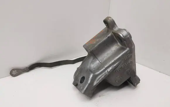 Dodge Durango Engine mounting bracket 68275984AA