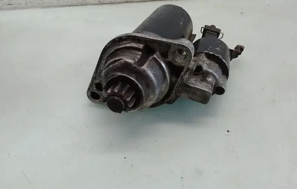Volkswagen PASSAT B6 Starter motor 1005831311