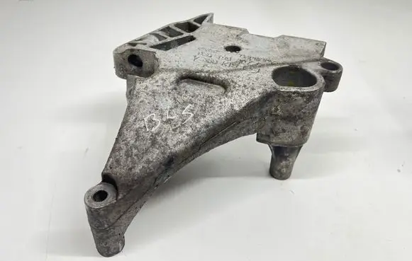 Volkswagen Touran I Engine mounting bracket 03G199207G 550KTS121
