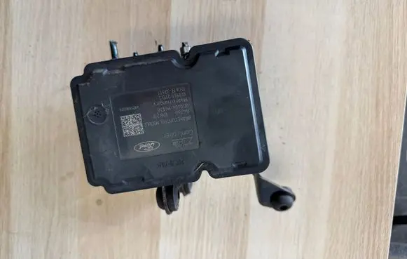Ford Fiesta ABS Pump 8V612C405AG