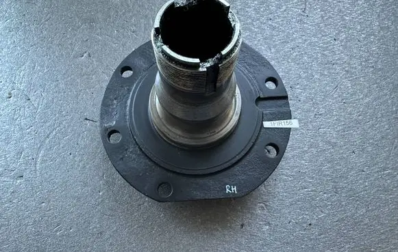 Nissan Patrol Y60 Front wheel hub spindle knuckle 4001002J00