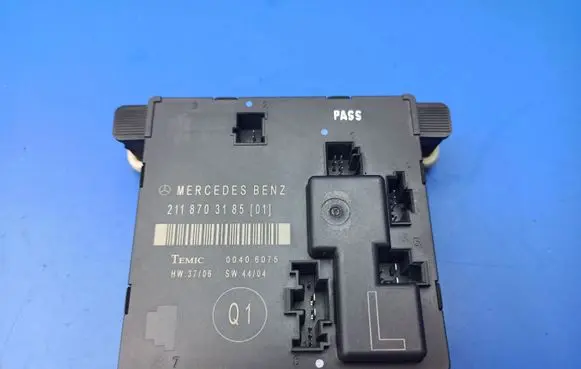 Mercedes-Benz E W211 Door control unit/module 2118703185 00406075