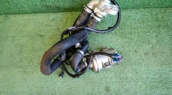Ford Kuga III Thermostat/thermostat housing AA111925