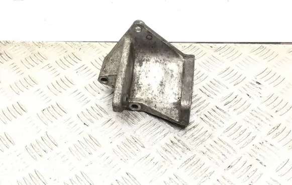Mitsubishi Carisma Engine mounting bracket 315