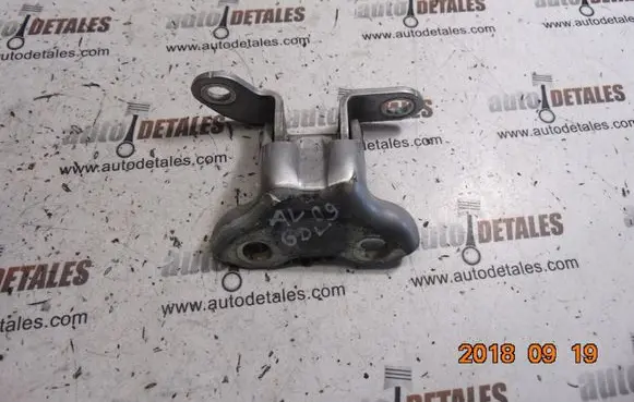 Toyota Avensis T270 Rear door upper hinge