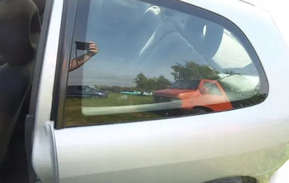 Mitsubishi Colt Rear side window