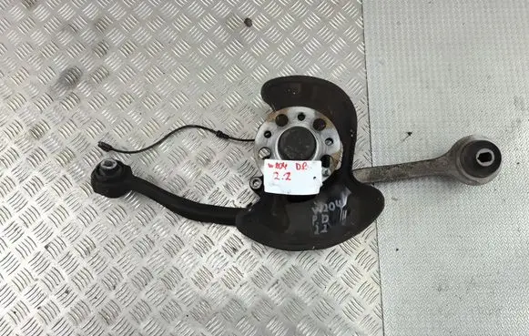 Mercedes-Benz C W204 Front wheel hub A2043320201
