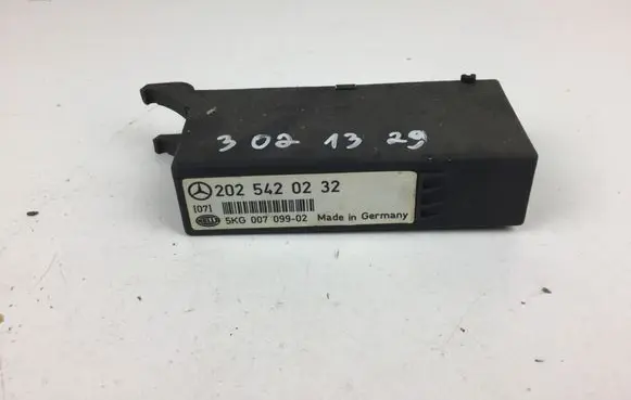 Mercedes-Benz C W202 Light module LCM 2025420232