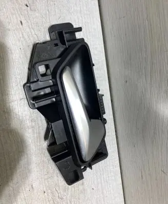 Opel Crossland X Front door interior handle 13484998