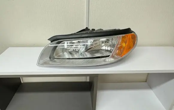 Volvo V70 Headlight/headlamp