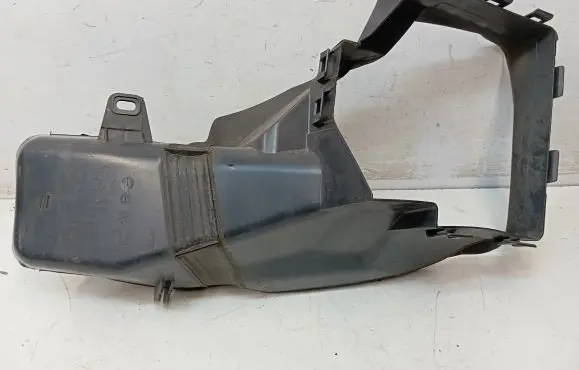 Peugeot 5008 II Air intake duct part 9811359480