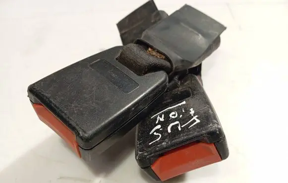Ford Fusion Middle seatbelt buckle (rear) 579700D