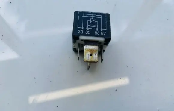 Audi A6 S6 C4 4A Other relay 443951253J 899511000