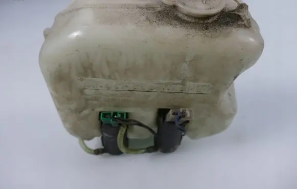 Suzuki Alto Windshield washer fluid reservoir/tank