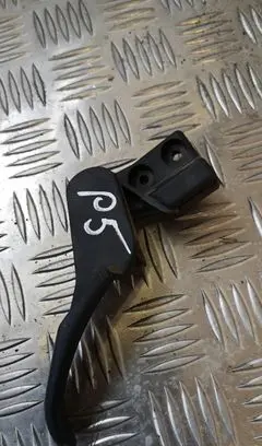 Volkswagen PASSAT B5 Engine bonnet (hood) release handle