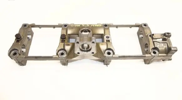 BMW 5 E60 E61 Camshaft holder 7534620 7537689