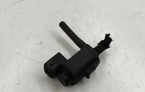 BMW 5 E60 E61 Turbo solenoid valve 72234100