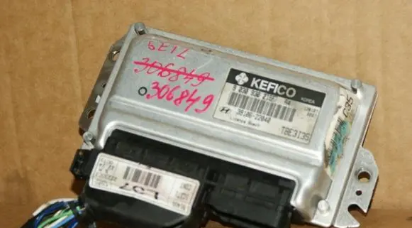 Hyundai Getz Engine control unit/module 9030930215F 3910622040