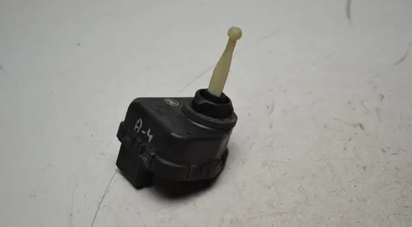 Audi A4 S4 B5 8D Headlight level adjustment motor VAD12V566 0307852315 4D0941295