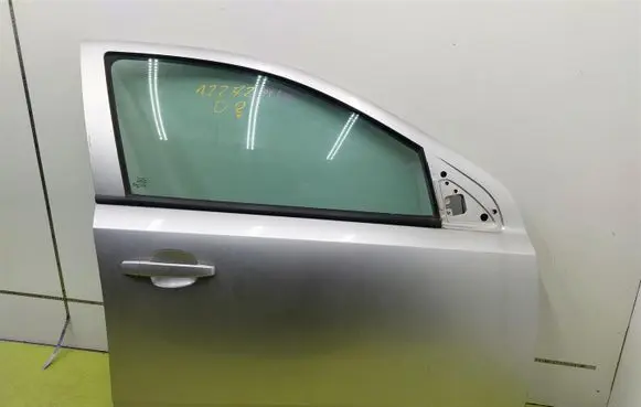 Opel Astra L Front door Z157