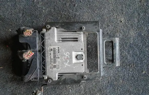 Hyundai ix35 Engine control unit/module 391012F250