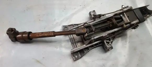 Steering wheel axle