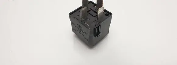 Mercedes-Benz CLK A209 C209 Other relay A0025421319 4RA00779100