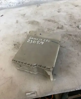 Lexus IS 220D-250-350 Fuse box set 8273053050