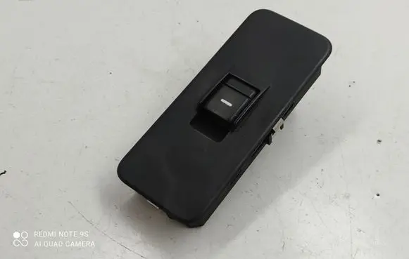Land Rover Discovery 3 - LR3 Electric window control switch YUD501070