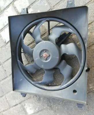 Hyundai Santa Fe Radiator cooling fan shroud