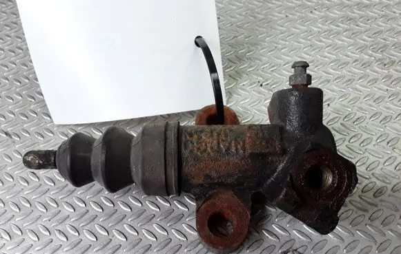 Subaru Forester SG Clutch slave cylinder 
