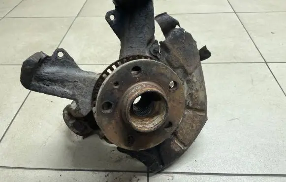 Volkswagen Golf IV Front wheel hub spindle knuckle