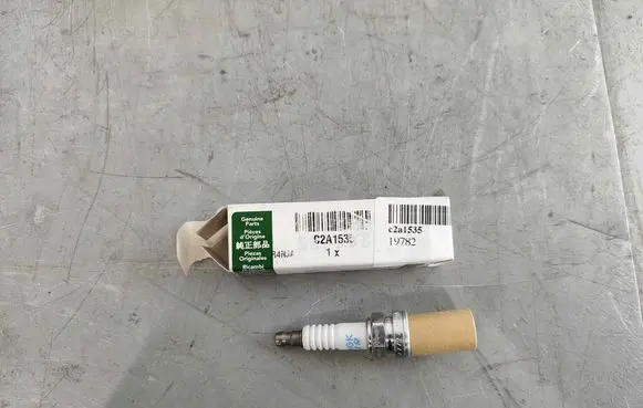 Jaguar XJ X350 Spark plug c2a1535 AJ84575 C2A1535