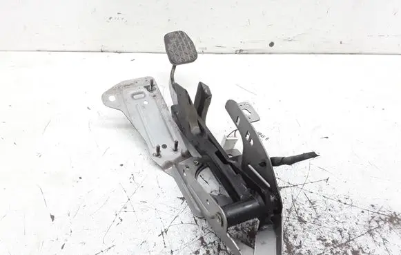 Mazda 3 I Brake pedal