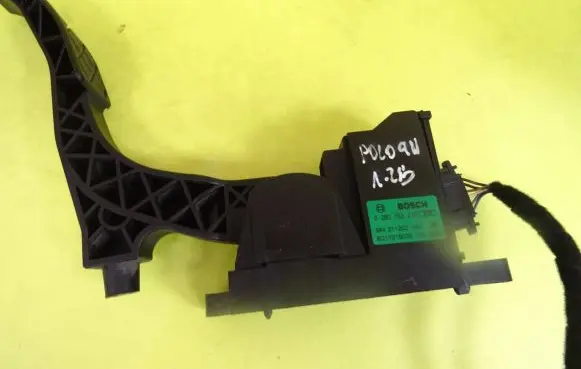 Volkswagen Polo IV 9N3 Accelerator throttle pedal 0280752215