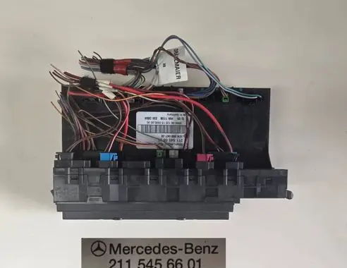 Mercedes-Benz CLS C219 Fuse module 2115456601