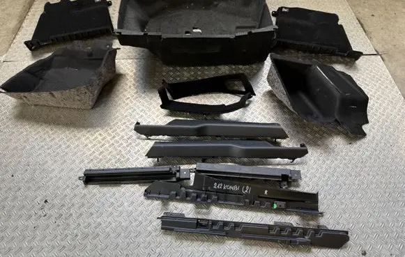 Mercedes-Benz E W212 Tailgate/boot cover trim set A2126822141 STHNDC003