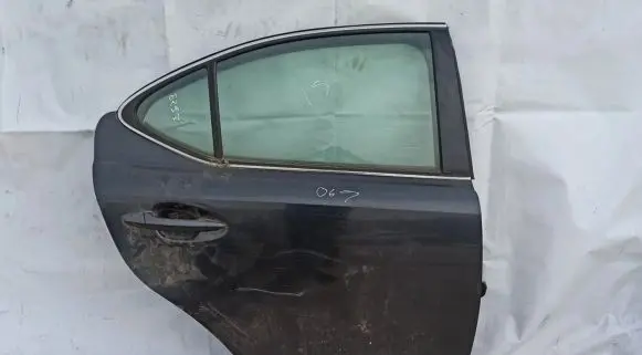 Lexus IS 220D-250-350 Rear door juoda