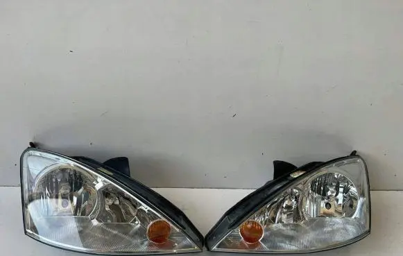 Ford Focus Headlights/headlamps set 2M5113W029BD