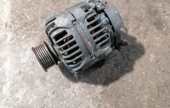 Volkswagen Golf IV Generator/alternator 028903028C 0124315003
