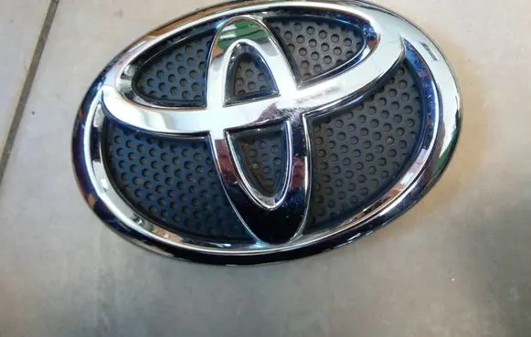 Toyota Verso Manufacturer badge logo/emblem 7530102020 NE69209