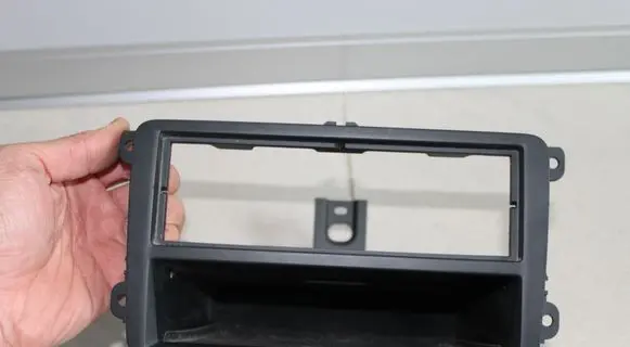 Volkswagen Tiguan Radio/GPS head unit trim 1K0857058A