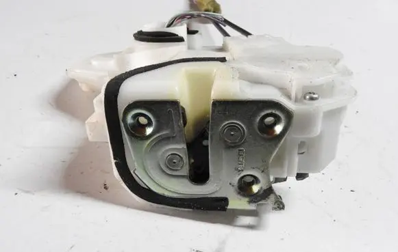Mitsubishi ASX Front door lock 7405A36t8