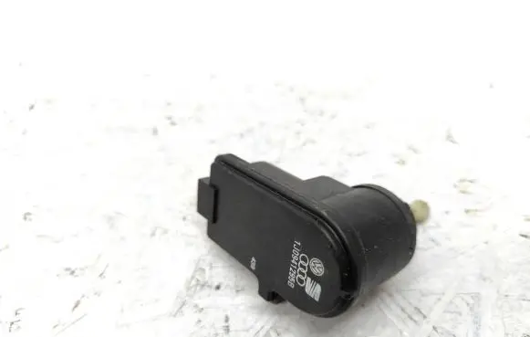 Volkswagen Golf IV Headlight level adjustment motor 1J0941295B