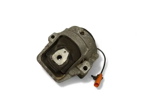 Audi S5 Engine mount bracket