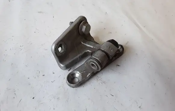 Mercedes-Benz A W169 Rear door upper hinge 46RE