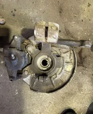 Skoda Felicia I Front wheel hub spindle knuckle