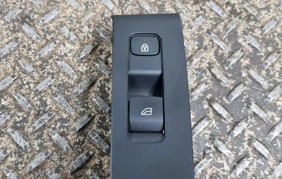 Volvo XC40 Electric window control switch 31456060