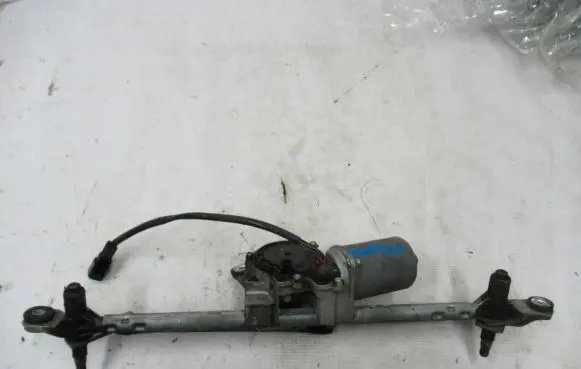 Chevrolet Captiva Front wiper linkage and motor